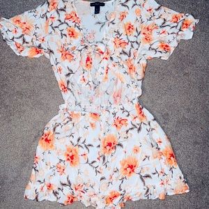 Super cute summer romper size small - ties in front open stomach never worn